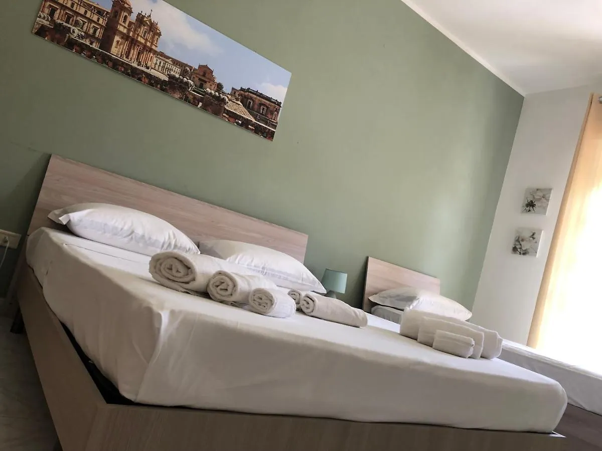 Bed and Breakfast La Madonnina Noto Bed & Breakfast